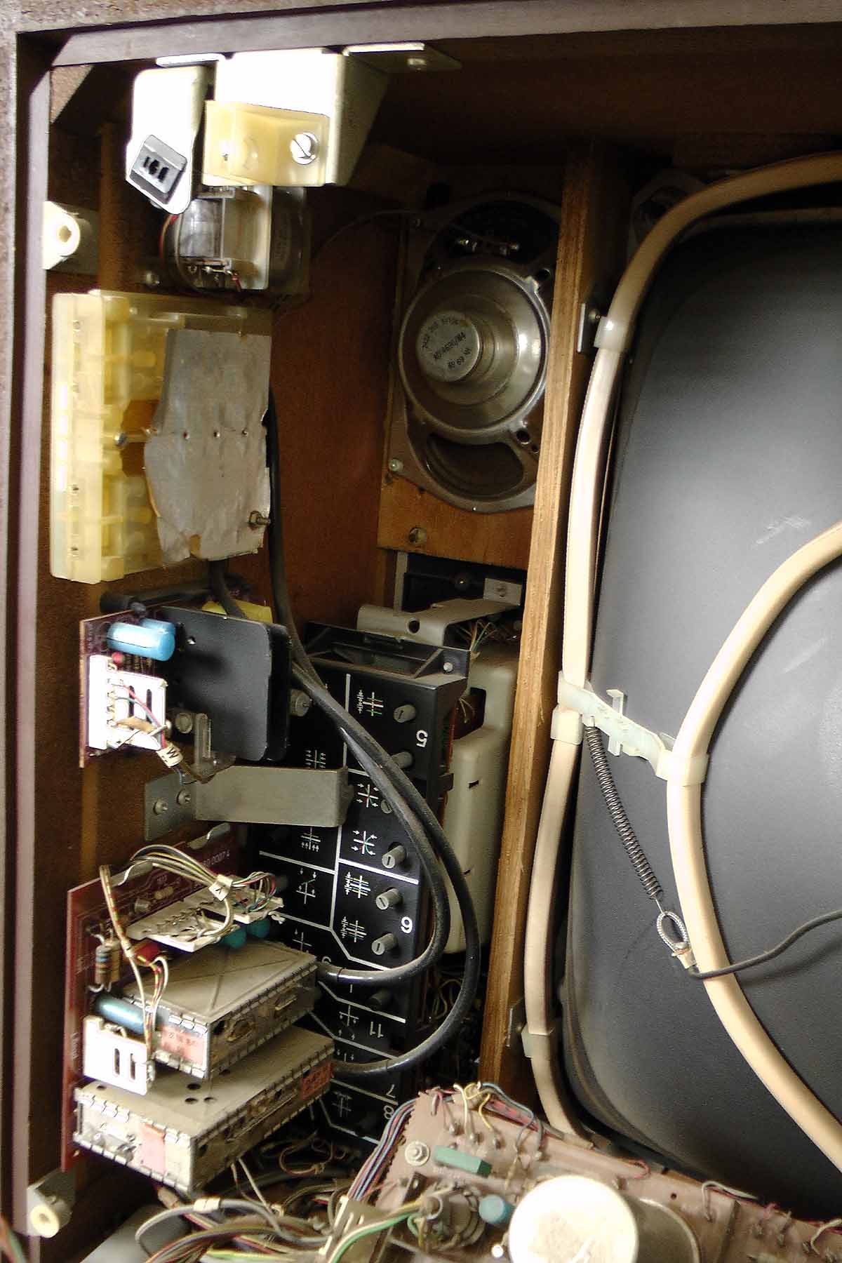 Philips S26K404 02 Chassis K8 Swedish Design Tube Television